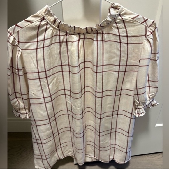 Amazon Essentials Fluid Twill Short Puff Sleeve Smock Detail Shirt - Picture 3 of 5